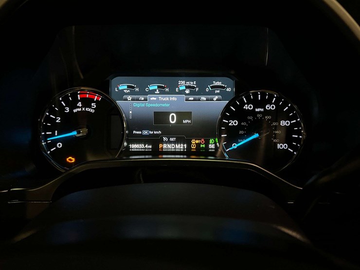 2017-ford-f250-lariat-image-39
