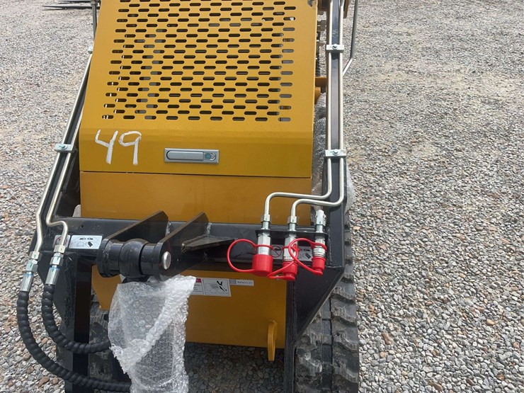 agt-compact-track-loader-image-9