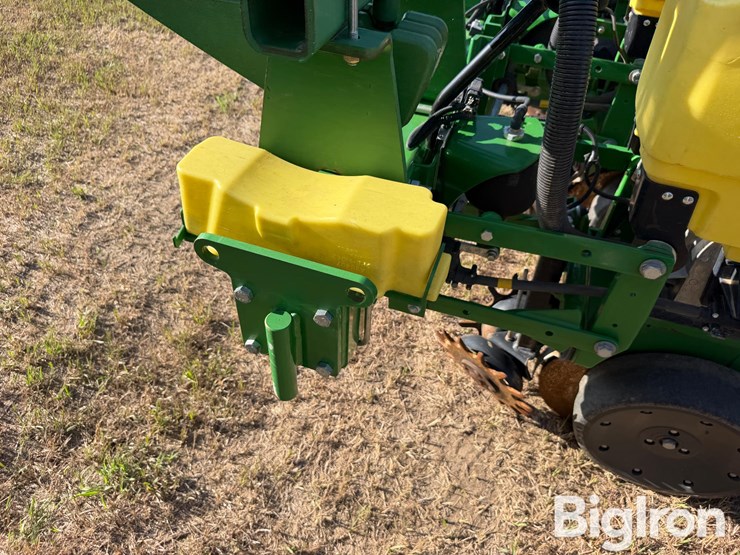 john-deere-1725-image-15