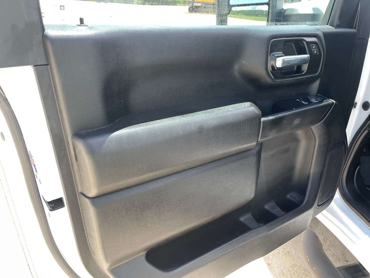 2021-chevrolet-silverado-3500-image-9