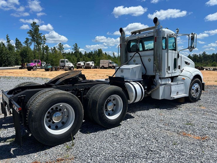 2010-peterbilt-386-image-6
