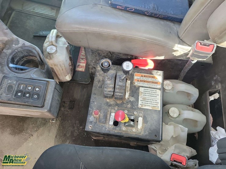 non-operable-2015-kenworth-t4-series-t/a-hook-lift-truck-image-17