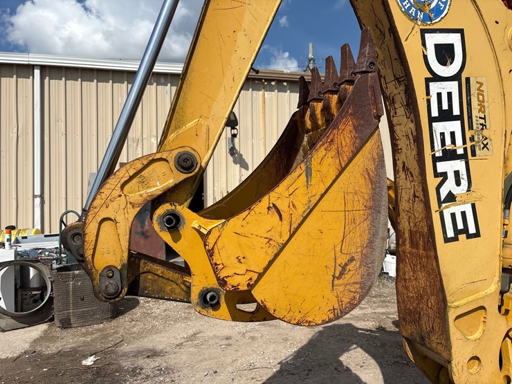 2005-deere-310g-image-23