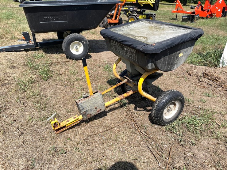 #7964-•-yardworks-towable-lawn-spreader-image-1