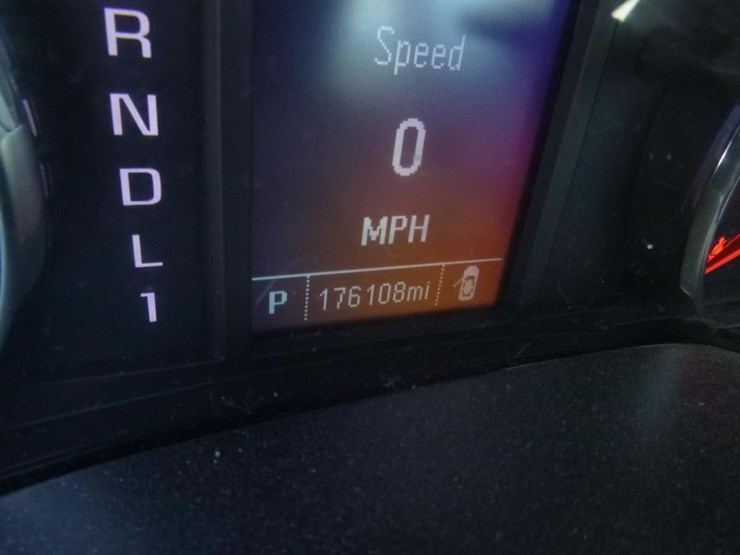 2017-chevrolet-2500hd-image-14