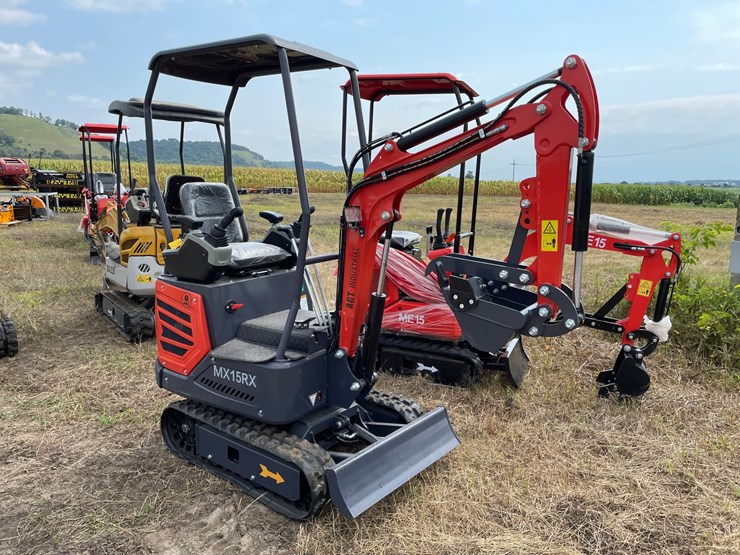 #9736-•-agt-mini-excavator-mx15rx-image-2