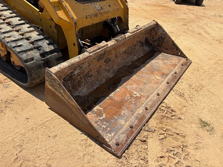 2020-caterpillar-299d3-image-18