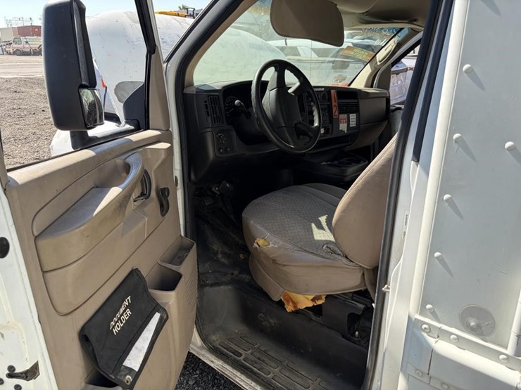 2006-chevrolet-express-g3500-image-28