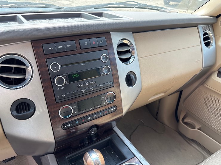 2013-ford-expedition-image-11