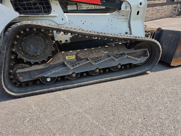 2023-bobcat-t770-image-45