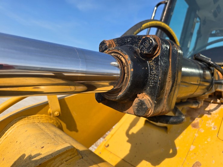 caterpillar-953d-image-31
