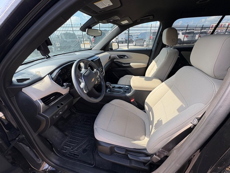 2022-chevrolet-traverse-image-11
