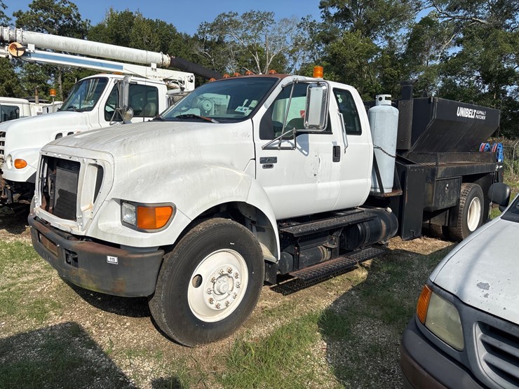 2004-ford-f750-image-3