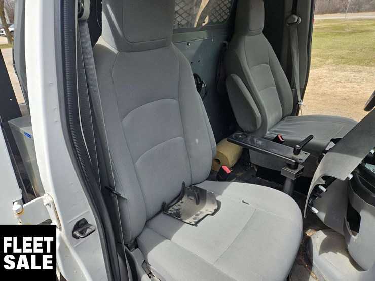 2010-ford-cargo-image-28