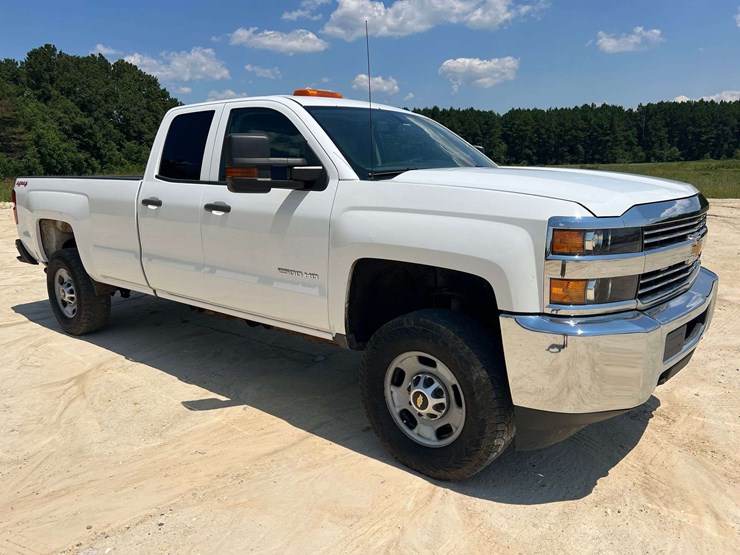 2015-chevrolet-silverado-2500hd-image-4