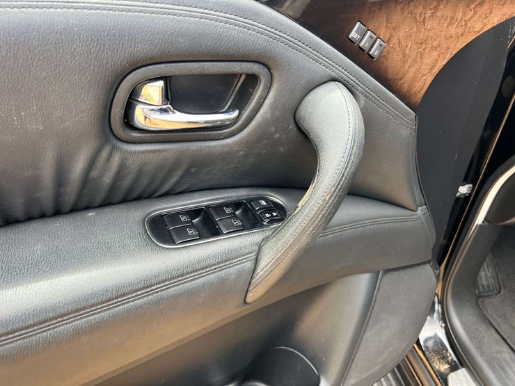 2012-infiniti-qx56-image-17