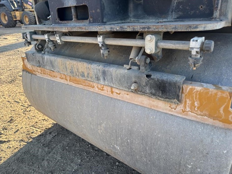2006-caterpillar-cb-224e-image-15