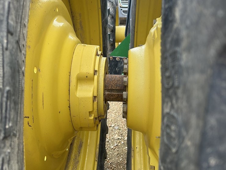 2013-john-deere-8285r-image-17