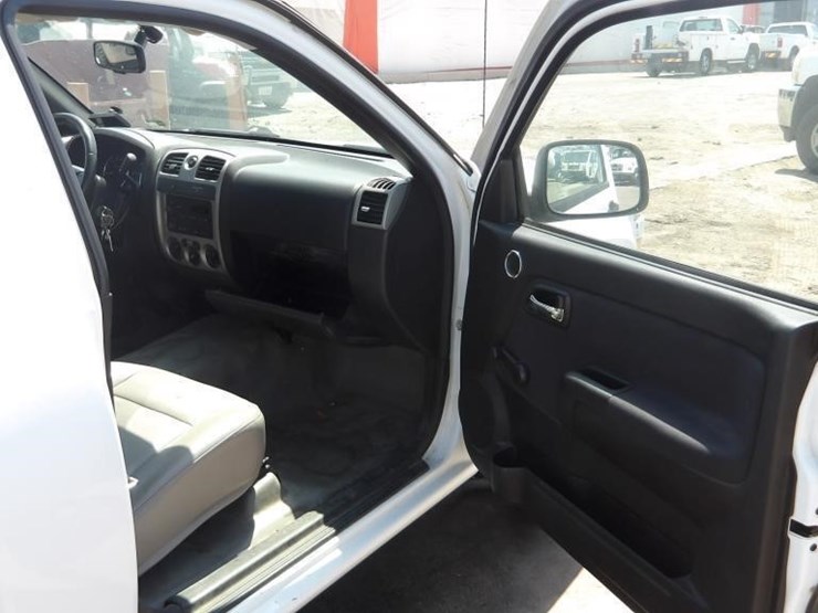 2011-chevrolet-colorado-image-11