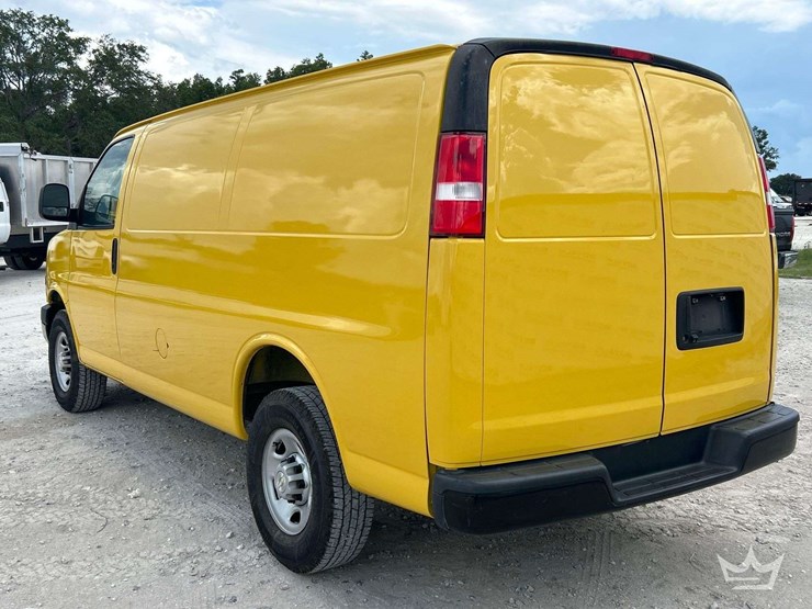 2022-chevrolet-express-2500-image-4
