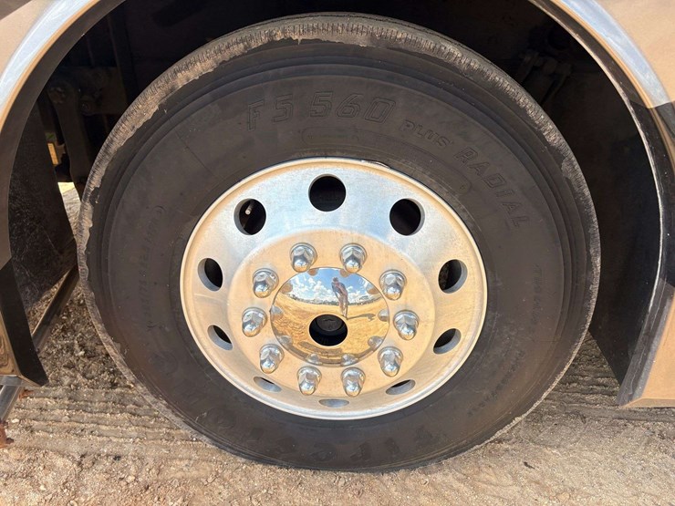2003-freightliner-xc-fleetwood-revolution-diesel-pusher-motor-home-(65,650-miles)-image-9
