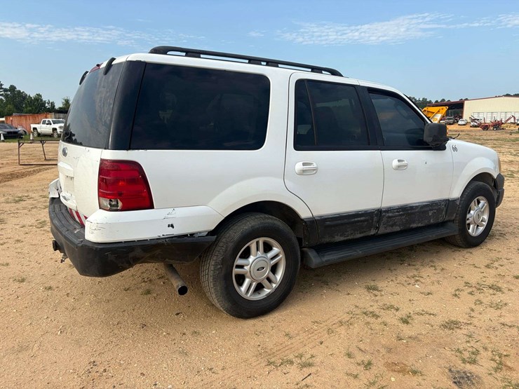 2005-ford-expedition-image-3