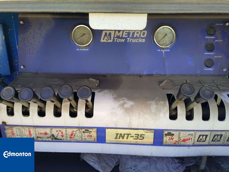 2016-freightliner-114sd-image-45