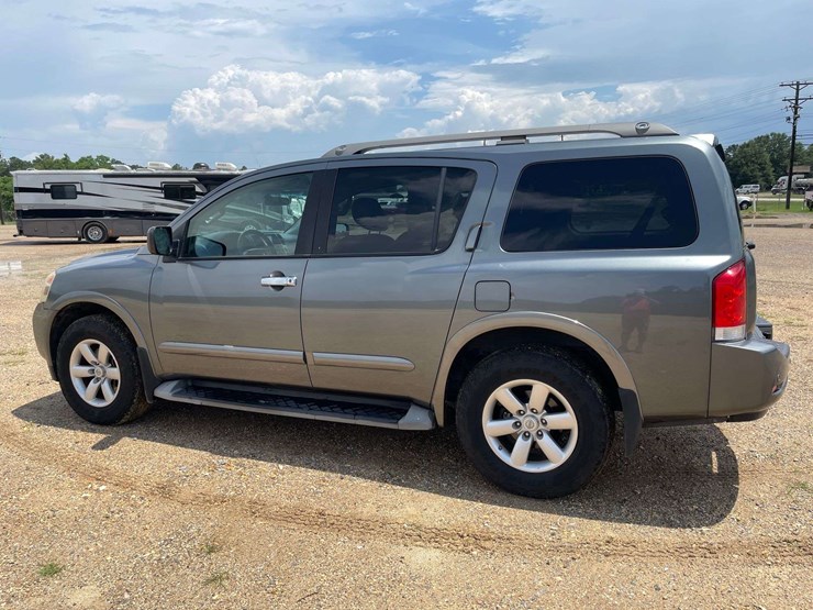 2015-nissan-armada-image-2
