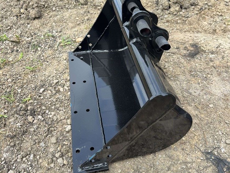 22”-w-mini-excavator-mud-bucket---model-zl-11-image-2