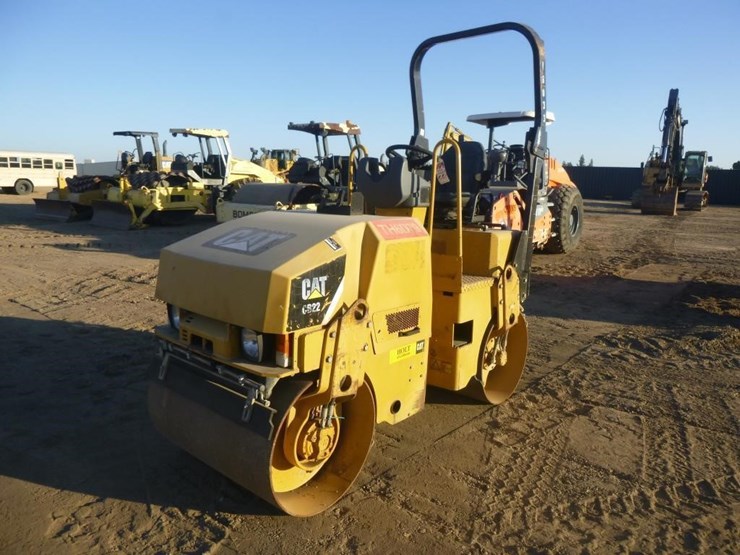 2013-caterpillar-cb22-image-2