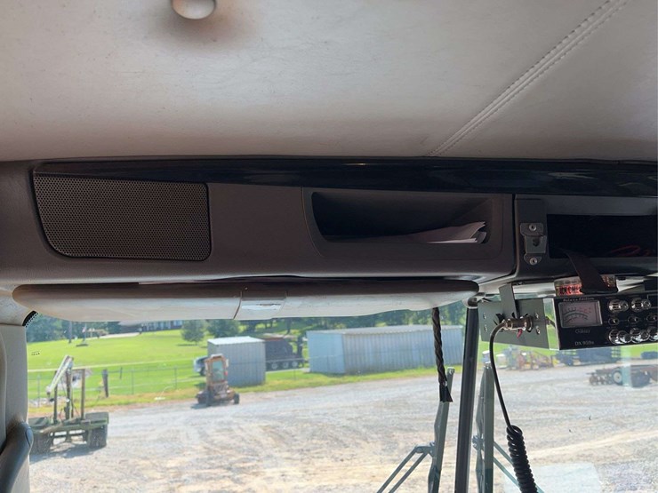 2019-kenworth-t8-series-dump-truck-image-33