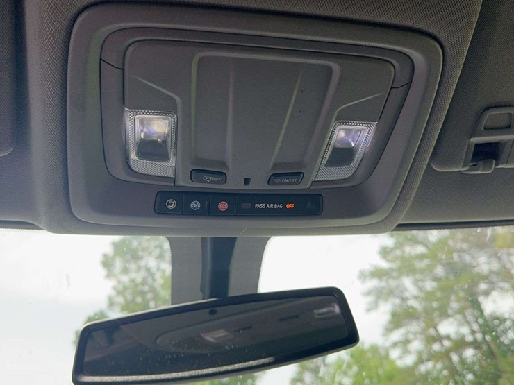 2020-chevrolet-silverado-4-x-4-truck-image-21
