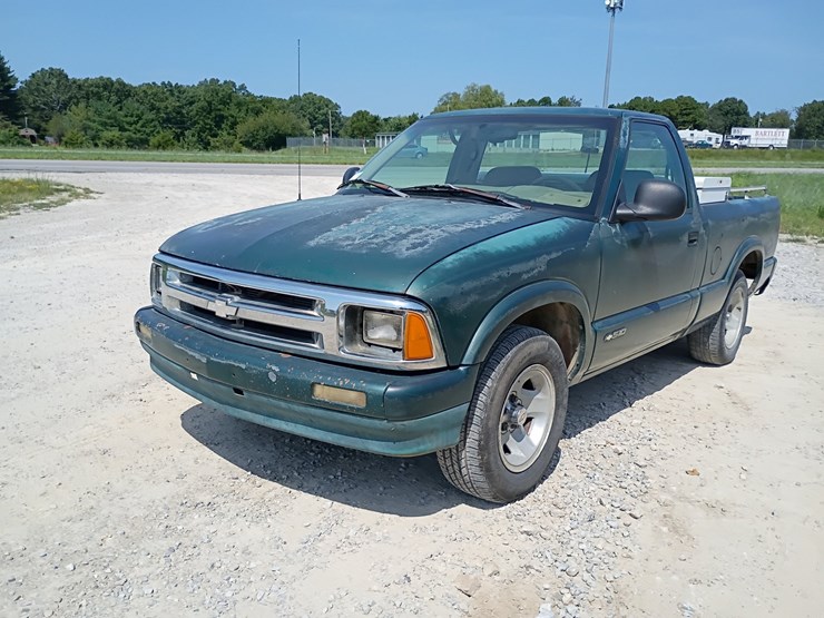 1996-chevrolet-s10-image-1
