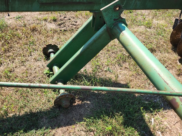 john-deere-235-image-12