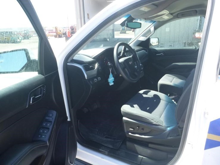 2016-chevrolet-tahoe-image-5