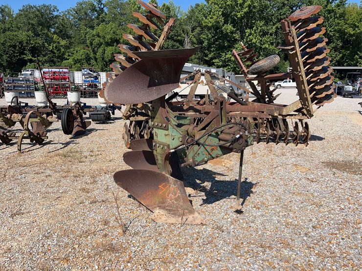 john-deere-3-bottom-flip-plow-image-1