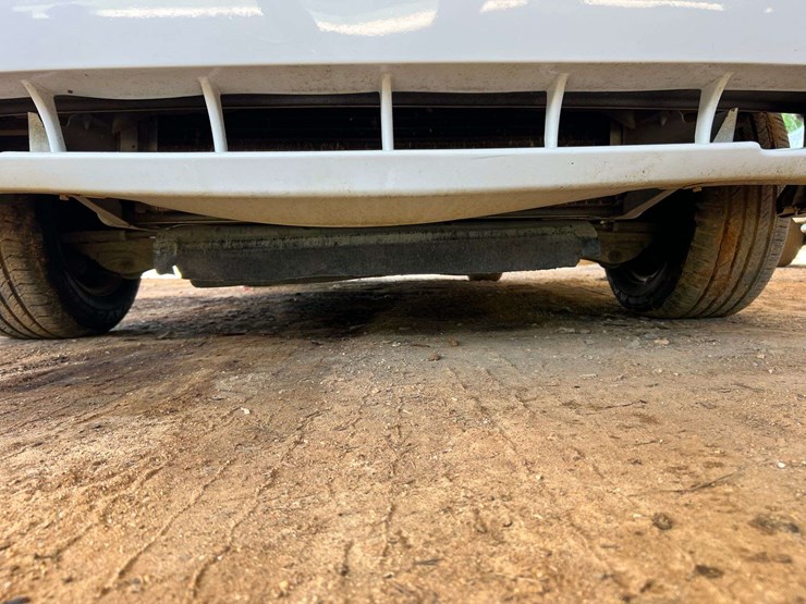 2004-ford-crown-vic-(211,135-miles)-image-6