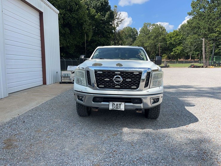 2017-nissan-titan-image-4
