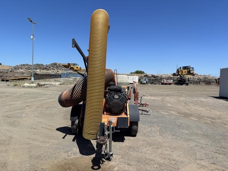 2014-scag-giant-vac-vacuum-trailer-image-5