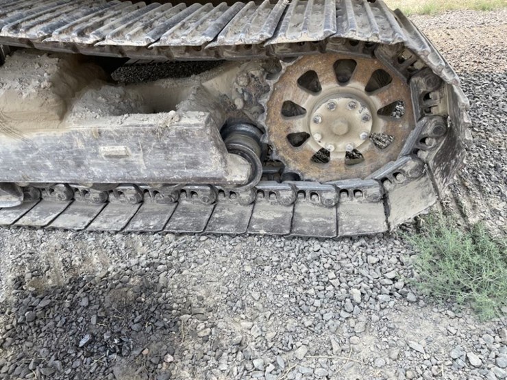 caterpillar-225-image-12