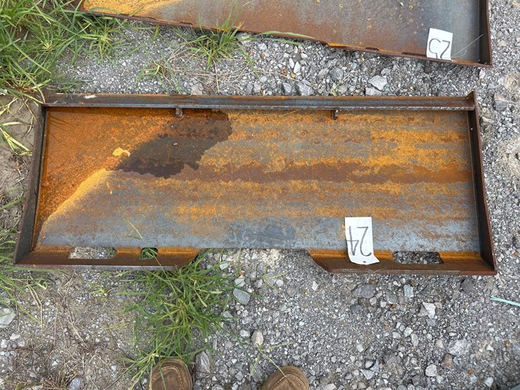 #24-•-hd-skid-steer-mount-plate-image-1