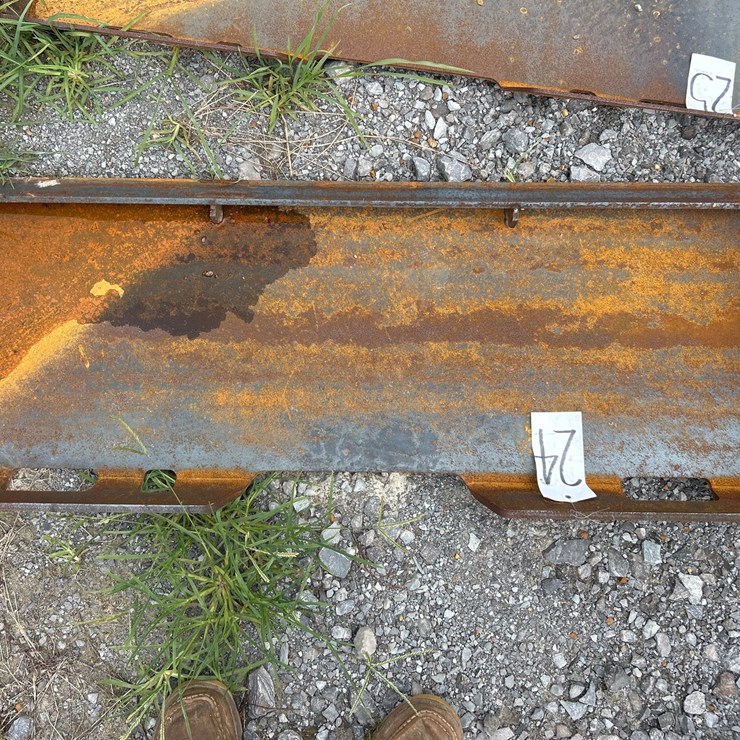 #24 • HD SKID STEER MOUNT PLATE