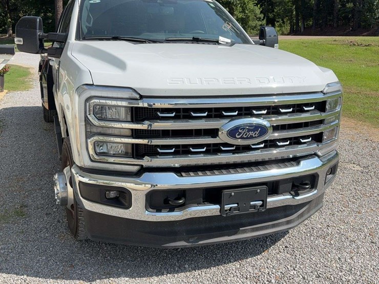 2025-ford-f350-image-17