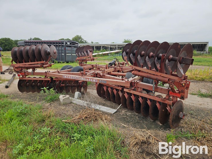 massey-ferguson-620-image-5
