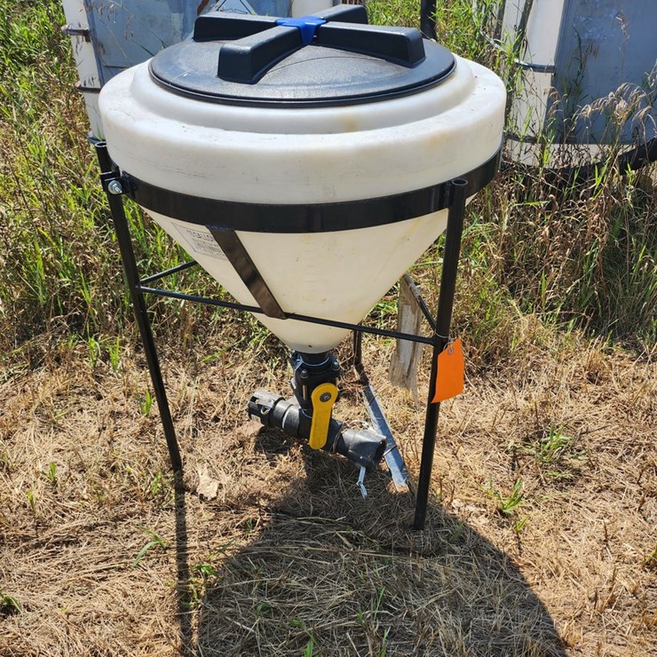 #2823 • Norwesco 15 Gallon Inductor Tank with Stand