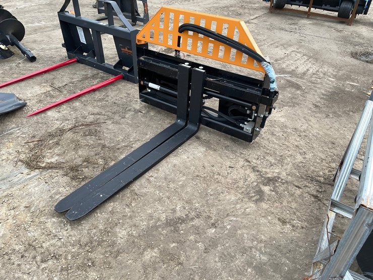 #9799-•-wolverine-hydraulic-pallet-fork-attachment-image-1