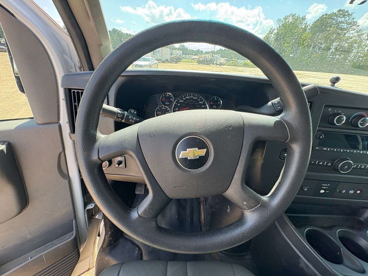 2018-chevrolet-express-2500-image-14