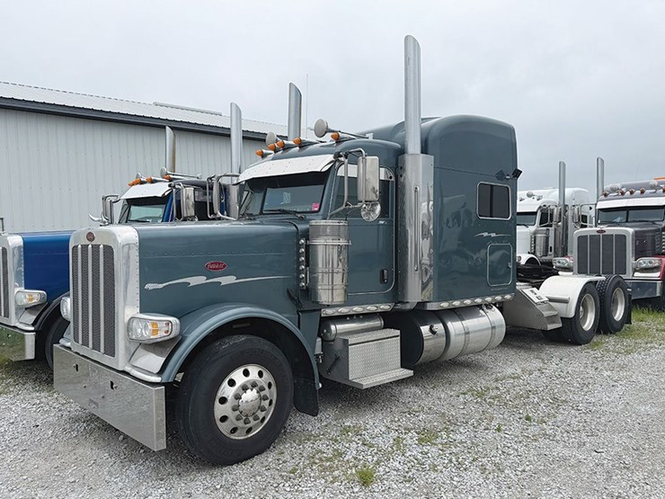 2020-peterbilt-389-image-1