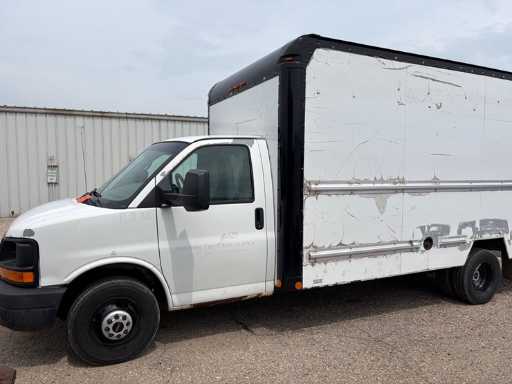 2010-gmc-3500-image-1