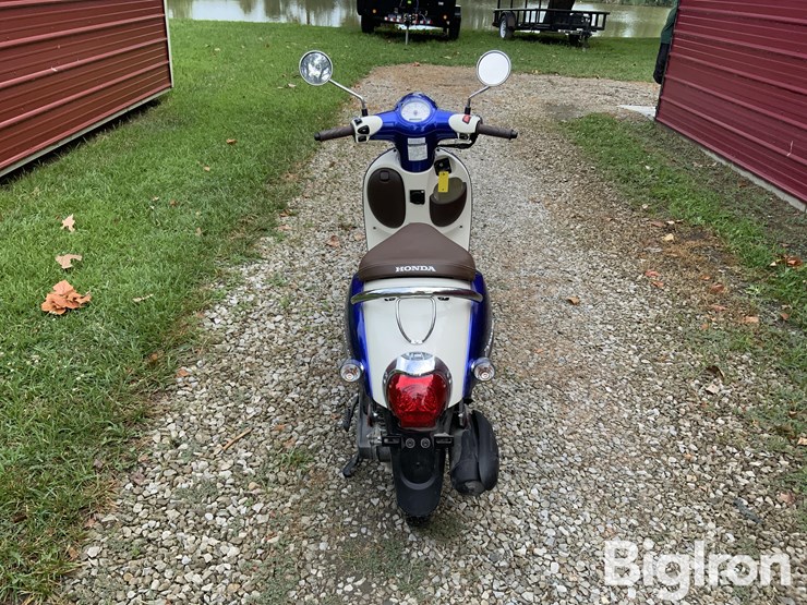 2024-honda-metropolitan-ncw50-scooter-image-6